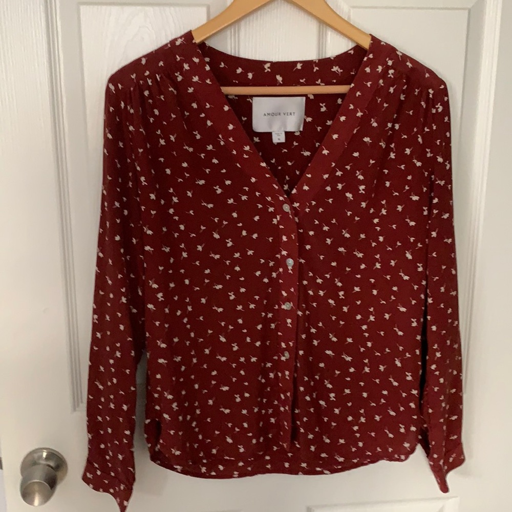 Amour vert button up silk blouse. Size M. 20” pit to pit.